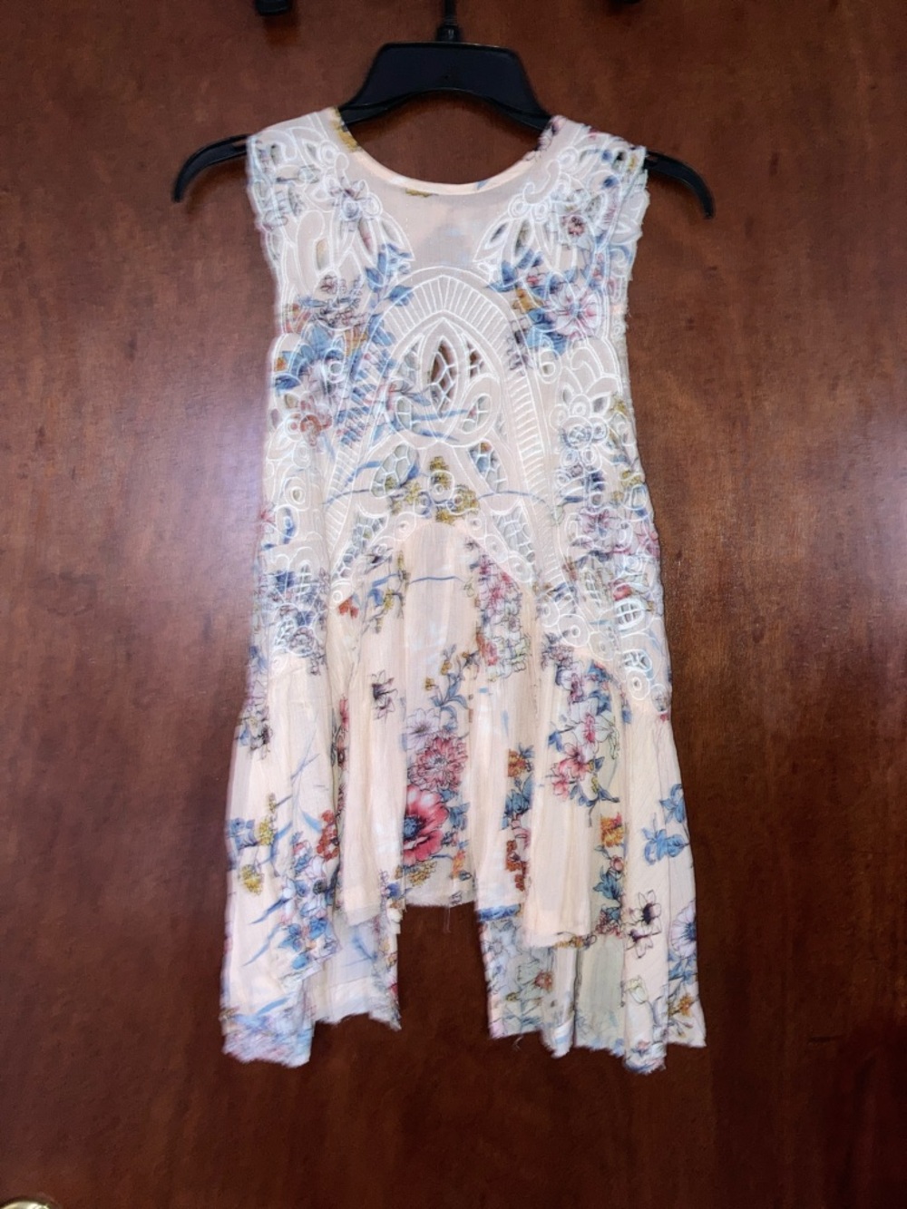 gimmicks by BKE Cream Floral Asymmetrical Lace-Detail Dress